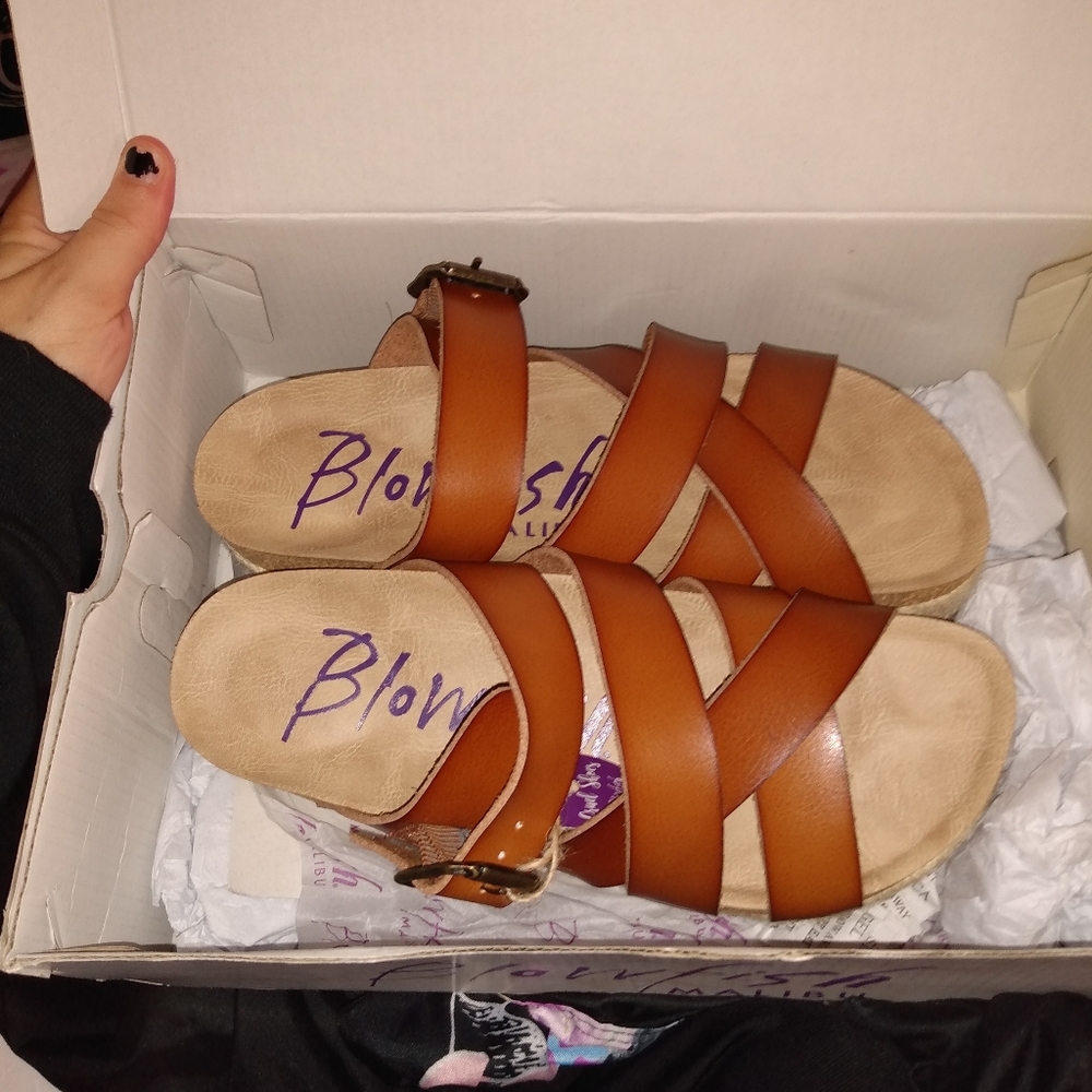 Sz 7 women's new with tags sandals